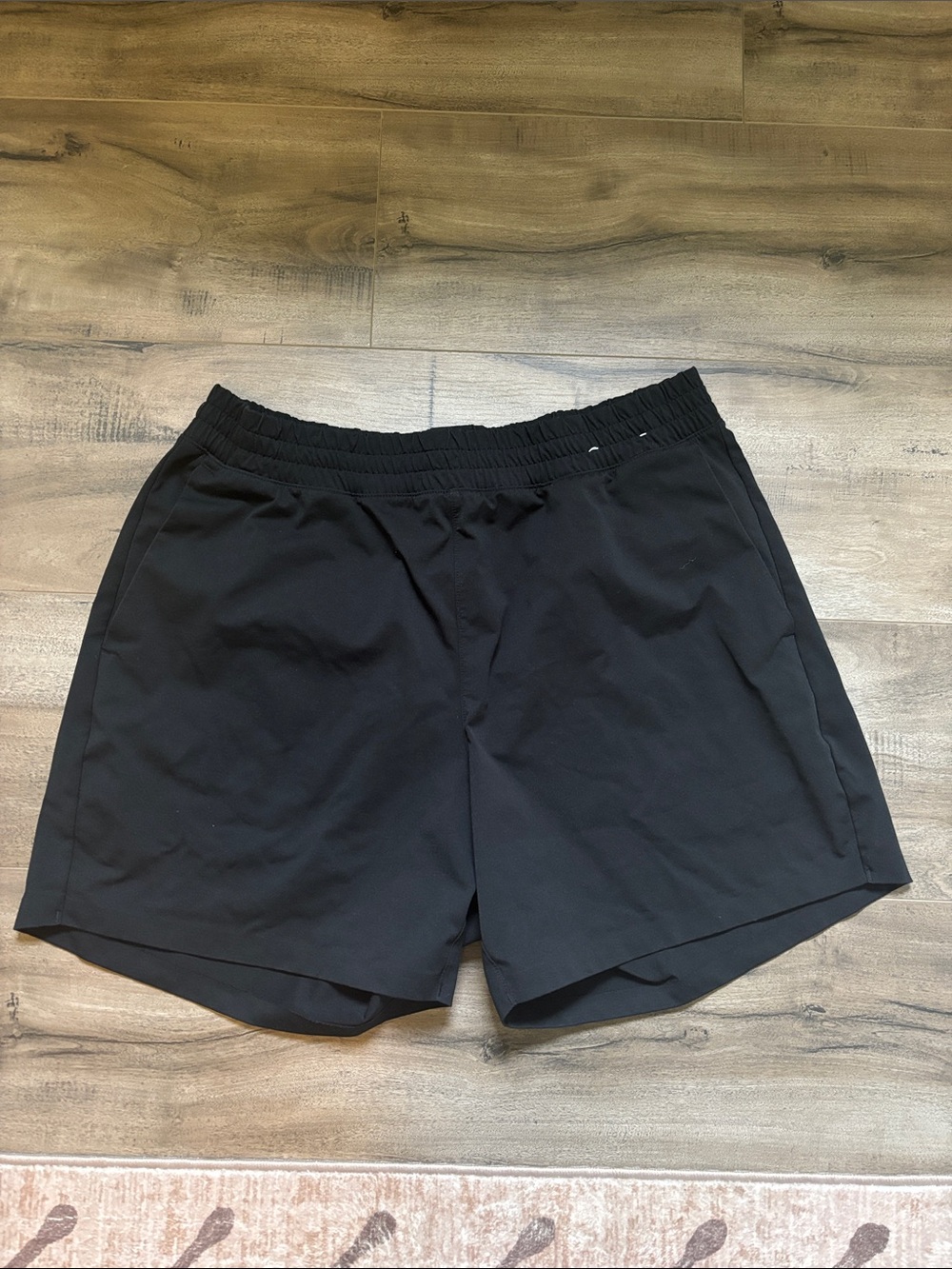 Uniqlo Men's Black Athletic Shorts - Comfortable Everyday Performance